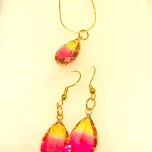 BEAUTIFUL  PINK PENDANT NECKLACE AND EARRINGS SET